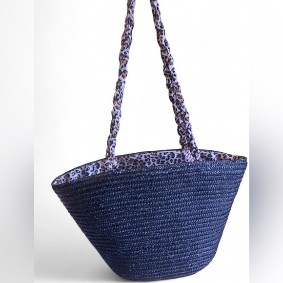 Handbags - 🐆 Black Woven Tote with Leopard Lining 🐆
